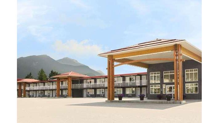 Days Inn by Wyndham Golden