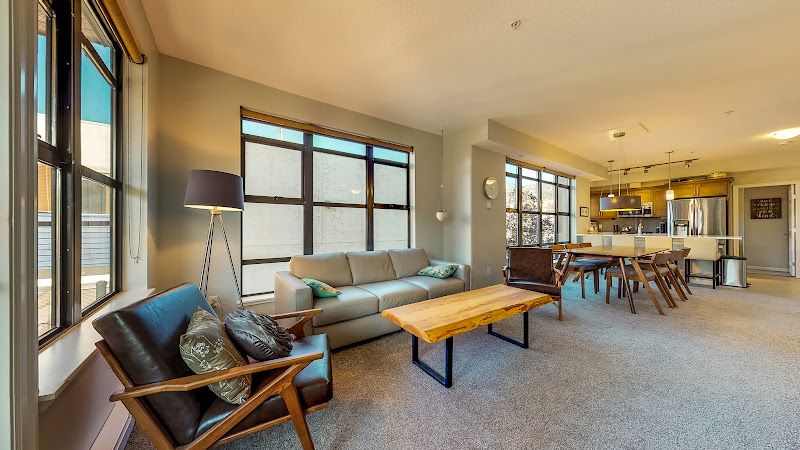 neuHouzz Real Estate Group – eXp Realty